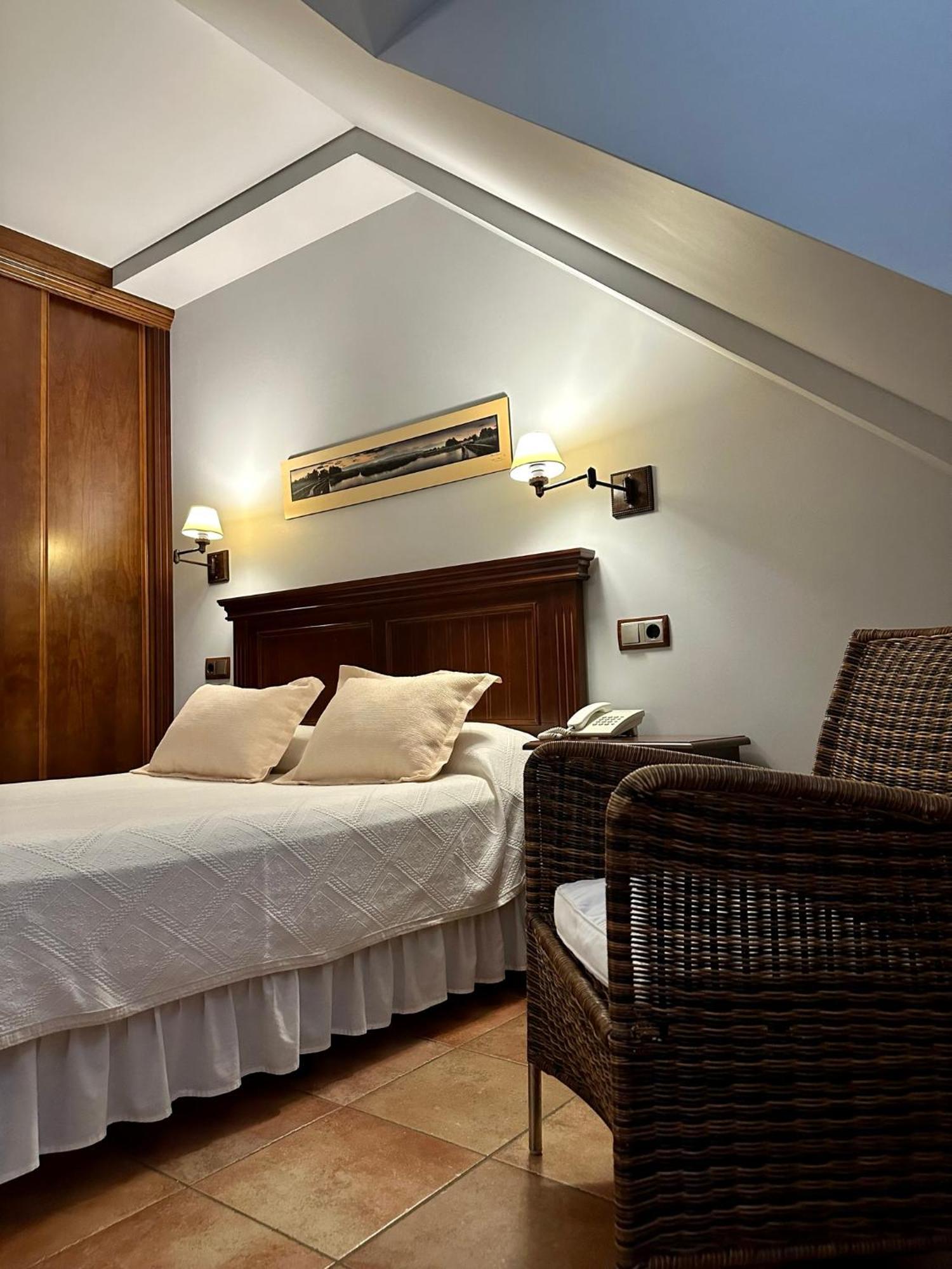 Hotel Dona Manuela Daimiel Exterior photo